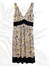 Load image into Gallery viewer, Diane Van Furstenberg 100% silk dress size6 V-neck Empire waist midi