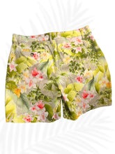 Load image into Gallery viewer, Tommy Bahama size8 tropical floral Hawaiian resort print summer shorts
